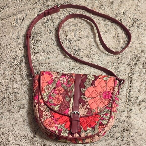 Vibrant Pink and Red Patchwork Crossbody Bag Vera Bradley BOHEMIAN BLOOMS - Picture 1 of 10